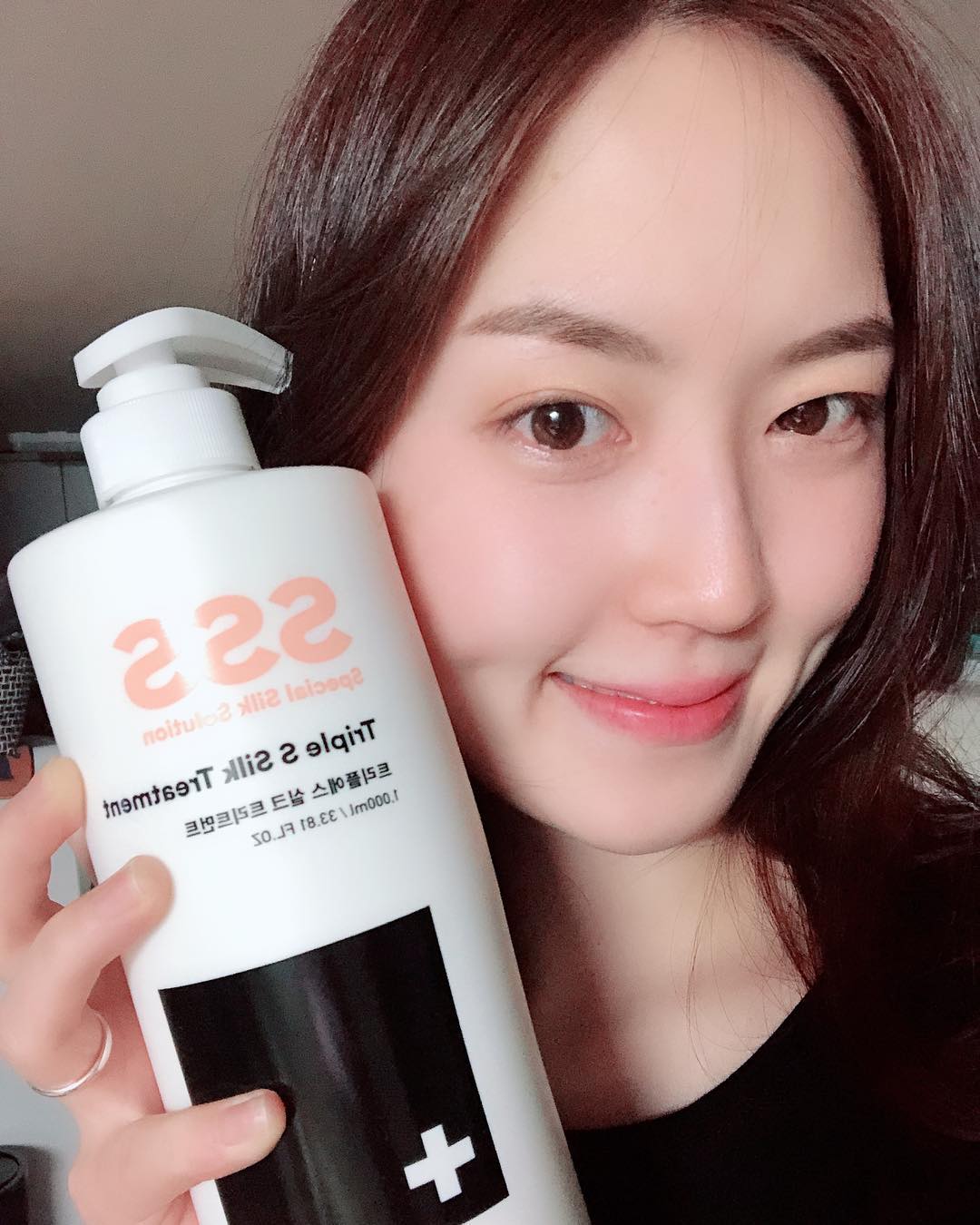 인싸그래머를 꿈꾸는 두와영🌿 on Instagram: “두와영의 꿀템 추천👀 극손상모를 위한 트리트먼트 추천!! 워낙 머릿결이 얇아서 부스스한 머리인데 요거 쓰고 모발에 힘이 생긴 느낌이에요!
