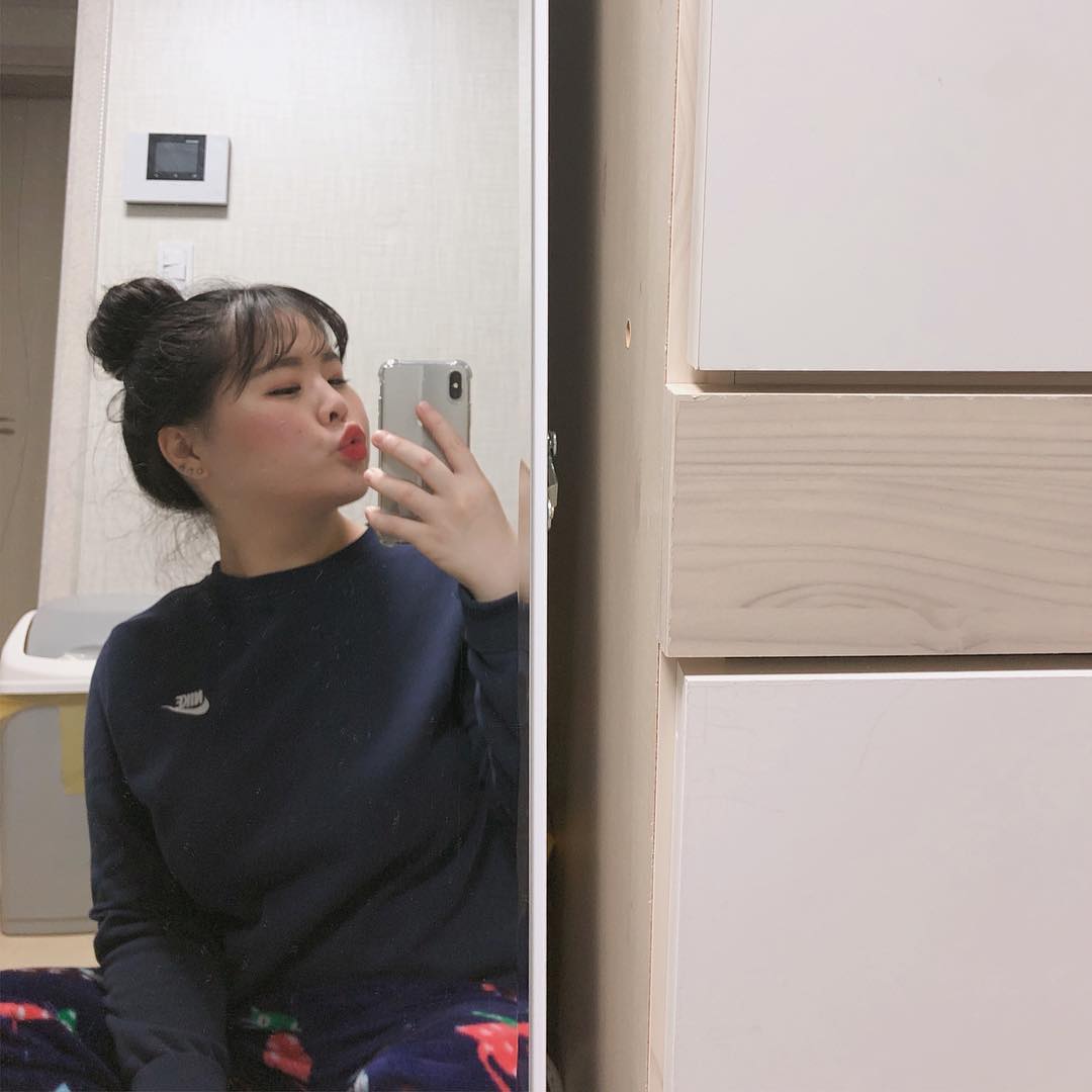난생처음 내돈주고 블러셔를 사봤다 
말린장미 ? 색이랬는데 볼에 하니 완전 술취한 사람이 되버렸다 ( ∙̆.̯∙̆)
저렇게 만들려고 오천번 문지름