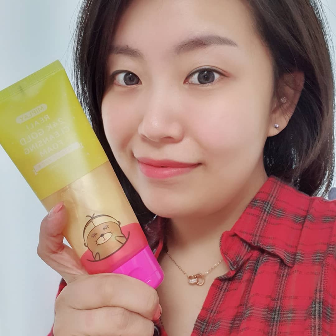 쭈야 on Instagram: “. 미플레이 진짜 24K 골드 클렌징폼🏅 너무 고급스러운 광이나는 미플레이 골드클렌징폼🌞 이뻐서 쓰기가 아깝네요 세안후에도 당김없이 촉촉해요 거품이 부드러워서 자