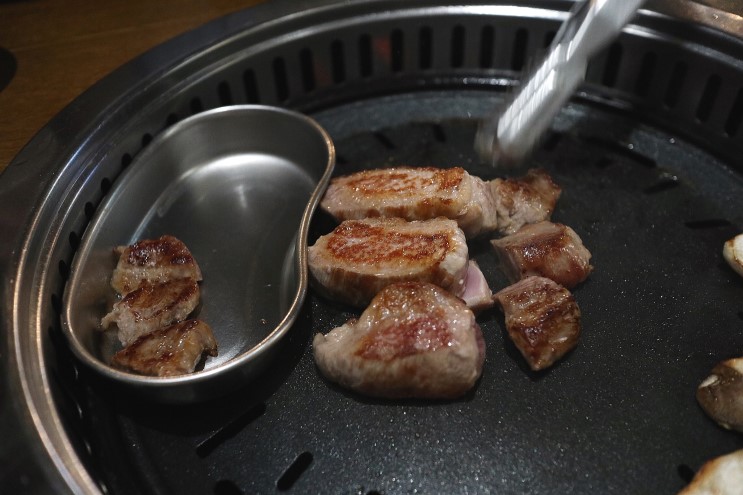 [ 강남,신논현 / 돈두툼 ] 신논현 맛집 -돈 두툼-  와인주는 고기집!!
