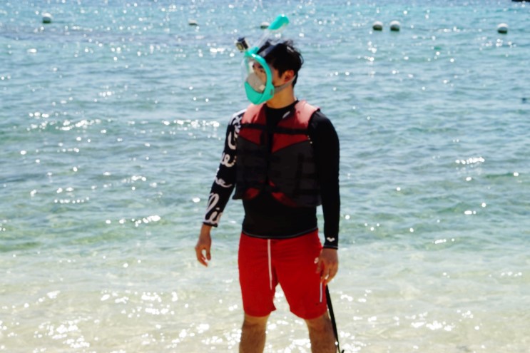 더나이스 스노클링 마스크로 세부 크림슨 비치에서 스노클링