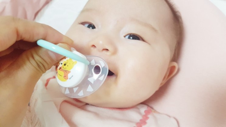 신생아 노리개젖꼭지와 쪽쪽이클립은 누크로 선택했어요.
