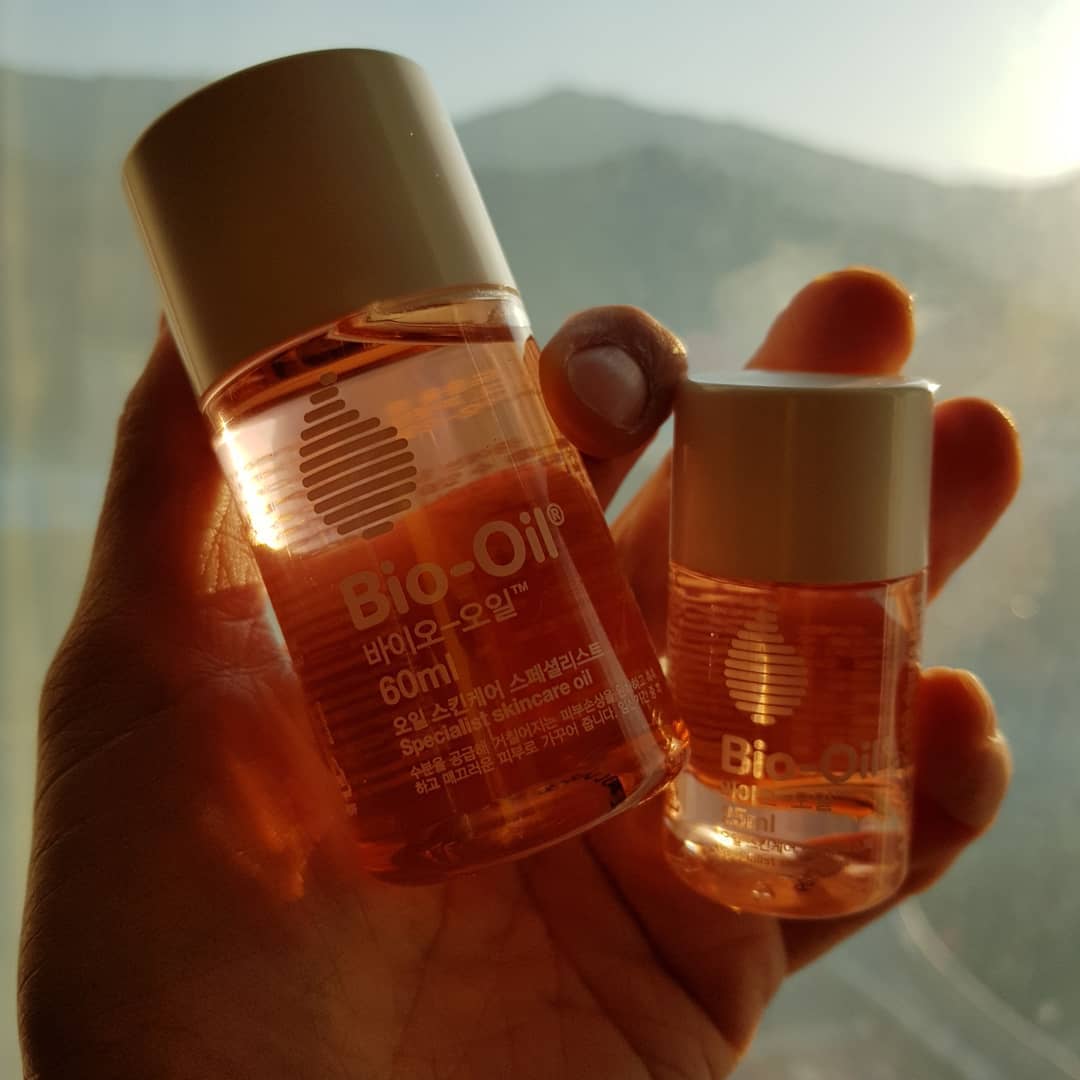 쭈야 on Instagram: “. 머리부터 발끝까지 사용하는 바이오오일✔  저는 임신했을때 바이오오일을 처음 알았었는데 호주에서는 스킨케어제품 중 1위래요😎  끈적임 없이 촉촉함만 남아 너무 좋아요✔  가려움증 완화,거칠어진 피부케어등 피부진정을 시켜주는 오일이랍니다✔…”