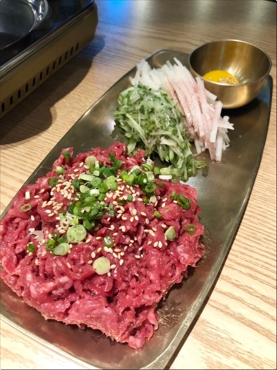 명동맛집 고요남명동점에서 먹은  명동육회 육회초밥 넘 맛나요~~