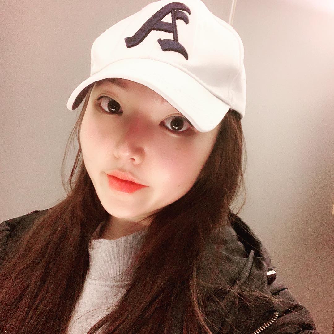 soly on Instagram: “#한결미인 가서 작은얼굴 관리 받고옴 . 분당에서 축소관리 제일 잘한다고 소문난데라  집에서 가까운편이기도 하고  버스도 한번에 가기도 하고그래서 예약해서 관리받고 옴 . 결론은 완전 맘에 듬 . 내가 받은건 동안작은얼굴관리 였는데 담에는 균형관리도…”