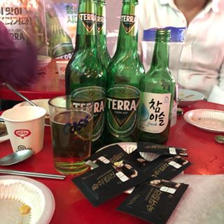 @bo._.9 on Instagram: “#NGRSMT #동기사랑나라사랑  노가리 첫손님 뚜둔,,! 엄청 달릴줄 알고 숙취해소제 왕창 챙겨갔는데 조퇴충이 되어버렸다😢 그래도 생각보다 레몬맛🍋 존맛탱에 사진찍느라 웃겨버려서ㅋㅋ 역시 시험기간엔 노가리구여~! (📖❌) 그래도 상큼한 레몬맛…”