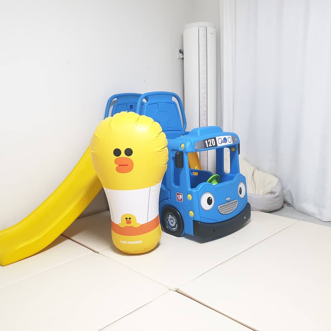 ⠀⠀⠀
⠀⠀⠀
던킨 에어벌룬 완전 득탬이네~
⠀⠀⠀
지난 서울대공원 나들이때 던킨도너츠사면
⠀⠀⠀
공짜로 나눠주던데 하나더 살껄~^^
⠀⠀⠀
애들이 넘나 좋아함~♡
⠀⠀⠀
⠀⠀⠀
#에어벌룬 #던킨도너츠 #주말육아 #다둥이가족