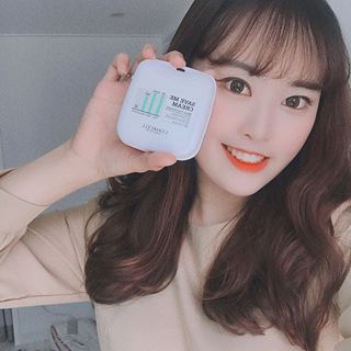 @hxxnni on Instagram: “블루라이트 유해성분 3중 필터링 기능 덕분에 피부 노화 및 미세먼지까지 싸그리 차단해주는 로하셀세이브미크림 💚 피부 진정작용을 도와주는 수크랄페이트 성분 덕분에 봄철에 민감한 내 피부도 요고 하나면 걱정없찌룽 🙏🏻🍏”