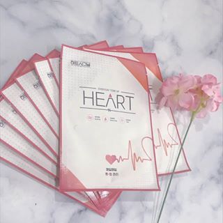 보글보글 on Instagram: “#하트시그널 #마스크팩 피부 진정효과가 참 좋네요 자연스러운 #톤업 도 되며 #수분광채도 도는데요 #피부진정 도 되고 #데일리팩 으로 쓰기에 부담없어 보여요 일단 시트지가 얇고 투명하며 빈틈도 없고요 특이하게 미네랄이 다량 함유된 100%천연탄산수가…”