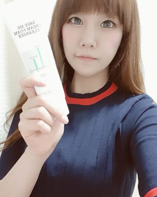 LeeMinYoung. on Instagram: “미세먼지까지 깨끗하게 싹 지워주는 로하셀 세이브미 클렌저! 미세먼지가 피부에 얼마나 안좋은지 알고 있으시져?! 그런데 요제품은 순한클렌저임에도 미세먼지 까지 깨끗이 지워주는 잇템이예요! 거품도 뽀송뽀송 잘나고 모링가,5가지 세라마 이드성분,히알루론산…”