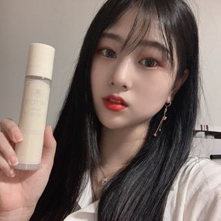 은혜 on Instagram: “🌺아르투아 란제리 비엔나 바디미스트🌺 첫 향은 머스크 향으로 깔끔하게 시작해서 점점 깊고 성숙한 파우더 향인 비엔나 향으로 변하는데, 한층 더 성숙하고 우아하지만 과하지 않아서 자연스럽게 성숙미 뿜뿜 할 수 있다💃🏻💫 원래 향수 머리 아파서 안…”
