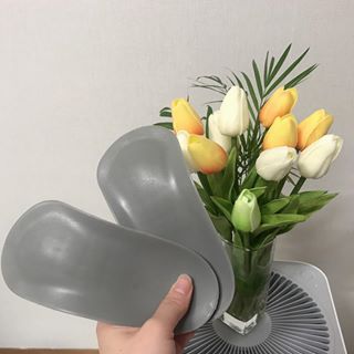 민 on Instagram: “자세교정에 좋은 평발깔창 한달 사용후기 ** 출퇴근 40분씩 매일 착용! 첫 일주일은 너무 힘들었지만 고진감래라는 말이 왜 있는지 알 거 같다. 이제는 깔창 없이 걸어도 살짝 아치가 생긴 기분이랄까? 일시적이겠지만 꾸준히 착용한다면 곱절은 더…”