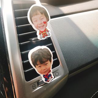레브 on Instagram: “. #차량용방향제 예쁜 사진으로 만들 수 있는 특별한 방향제 . 향도 고를 수 있고 . 예쁜사진으로 만들 수 있다! . 선물해도 좋은 차량용방향제 . 직접보니 도 귀요미! . . . @ab_store._ . . .…”