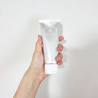 다윤맘 on Instagram: “▫아르투아3초톤업크림▫  톤업크림 짜자마자 느껴지는 촉촉함 💦 수분감이 가득가득해서 흐를정도로 촉촉 ‼ 바르고나서 건조함도 전혀없고 촉촉하게 톤업되서 너무좋은 톤업크림 🙊 쌩얼인척할때 쿨템 💛  #천사연구소 #아르투아 #아르투아톤업크림 #톤업크림…”