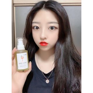 김민영 (22) on Instagram: “#빌리브네이처 #네이처벨르 페이스 & 바디 오일 ✔️빠른 흡수, 그렇지만 촉촉함은 오랫동안 유지 ✔️끈적거리지 않아서 더운 여름에도 사용 가능 ! ✔️당근성분이 첨가돼 피부진정 및 정화 효과 ✔️심한 건성인데도 발림성이 좋아 기초화장에 사용하면 화장…”