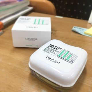 가묨미 on Instagram: “미세먼지 많은날, 탄탄하게 막아주는 약산성 수분크림✨ . 블루라이트와 미세먼지등 유해성분 3중 필터링 기능이 있답니다!  순한 크림이라 민감한 피부에도 전혀 자극이 없어요:) . #로하셀 #로하셀세이브미 #로하셀세이브미크림 #로하셀크림 #미세먼지차단…”