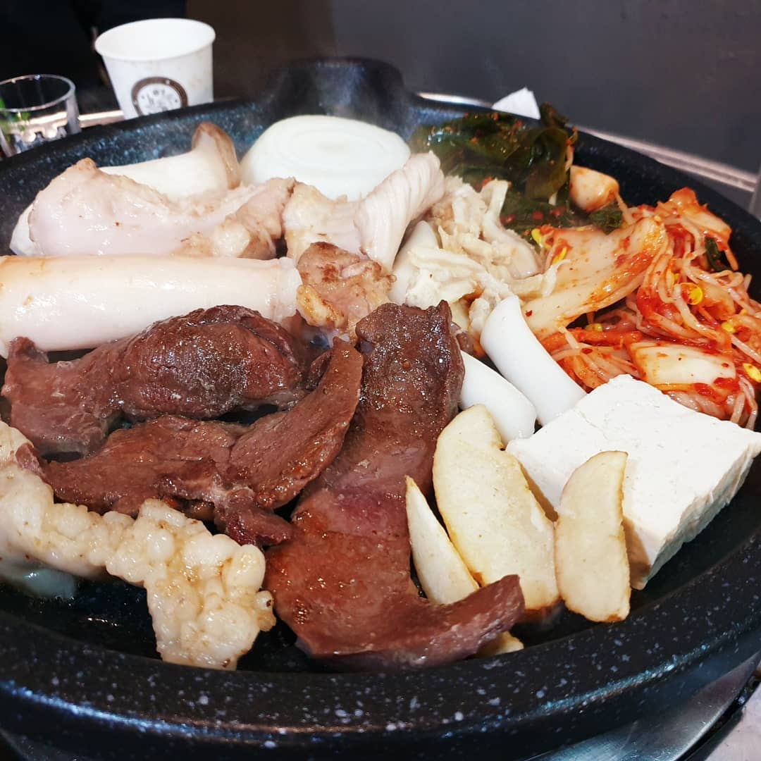 #여주곱창 #여주소곱창
곱창상회 맛있는 냄새 솔솔
전에는 포장만 했었는데 직접먹으니
더 맛나요
곱창 짱맛있어요!
지글지글
곱창은 역시 최고야
#여주맛집 #곱창상회