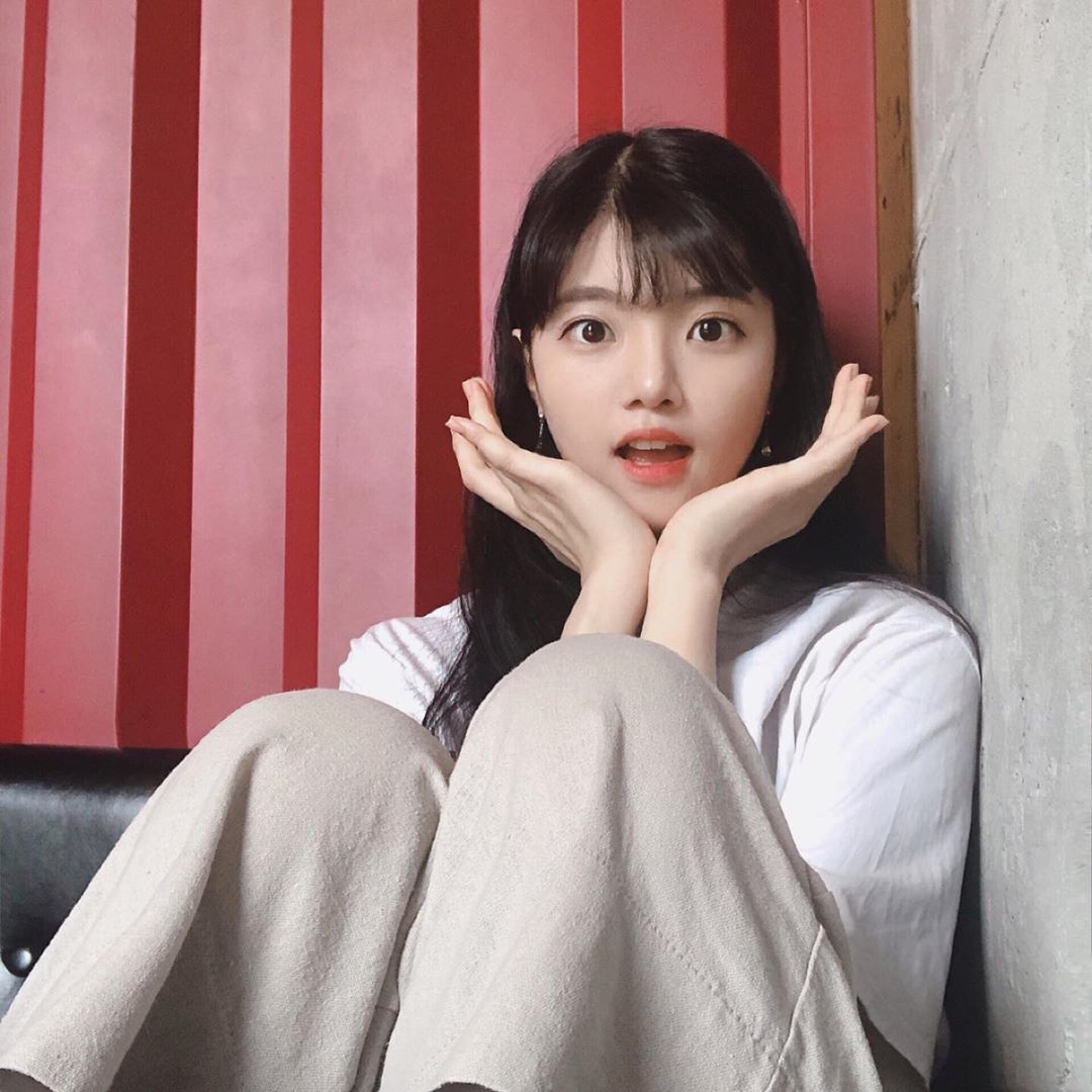 임 채원 on Instagram: “(해-맑) 선물받은 다이어트 떡볶이로  수빈이랑 오늘 하루 두 끼 해결💪  짜장맛 맛있당😚 놀러가려면 살 빼야하는데 (˃̣̣̣̣︿˂̣̣̣̣ ) . . . #마이비밀 #다이어트식품 #다이어트떡볶이 #곤약떡볶이 #아님 #다이어트 #야식 #떡볶이맛집…”