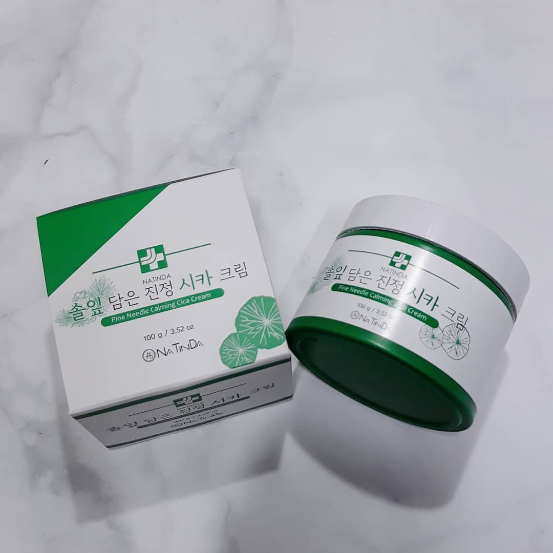 라프레리 on Instagram: “솔잎 추출물과 병풀 추출물 티트리 추출물 등 자연유래 성분이 함유된 진정크림으로 여드름이나 트러블로 고통받는 어린아이,청소년,어른 모두 쓸 수 있죠 민감한 피부에 도움을 주고자 R&D연구소에서 나틴다만의 독자적 포뮬러로 완성했어요 한번만 사용해도…”
