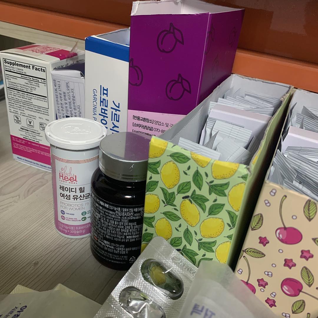 장또배기 🍇 on Instagram: “평소 아토피도 심하고  배변활동도 원활..ㅎ..하고싶어서👀 . 이런저런 유산균을 접해보다가 “레이디힐 여성 유산균 76” 득템,,! 자연유래 원료랑 유기농 원료와 여성에게 필요한 유산균으로 질건강까지 지켜보리기🙆 . 휴대성도 좋고 알약도 작아서…”
