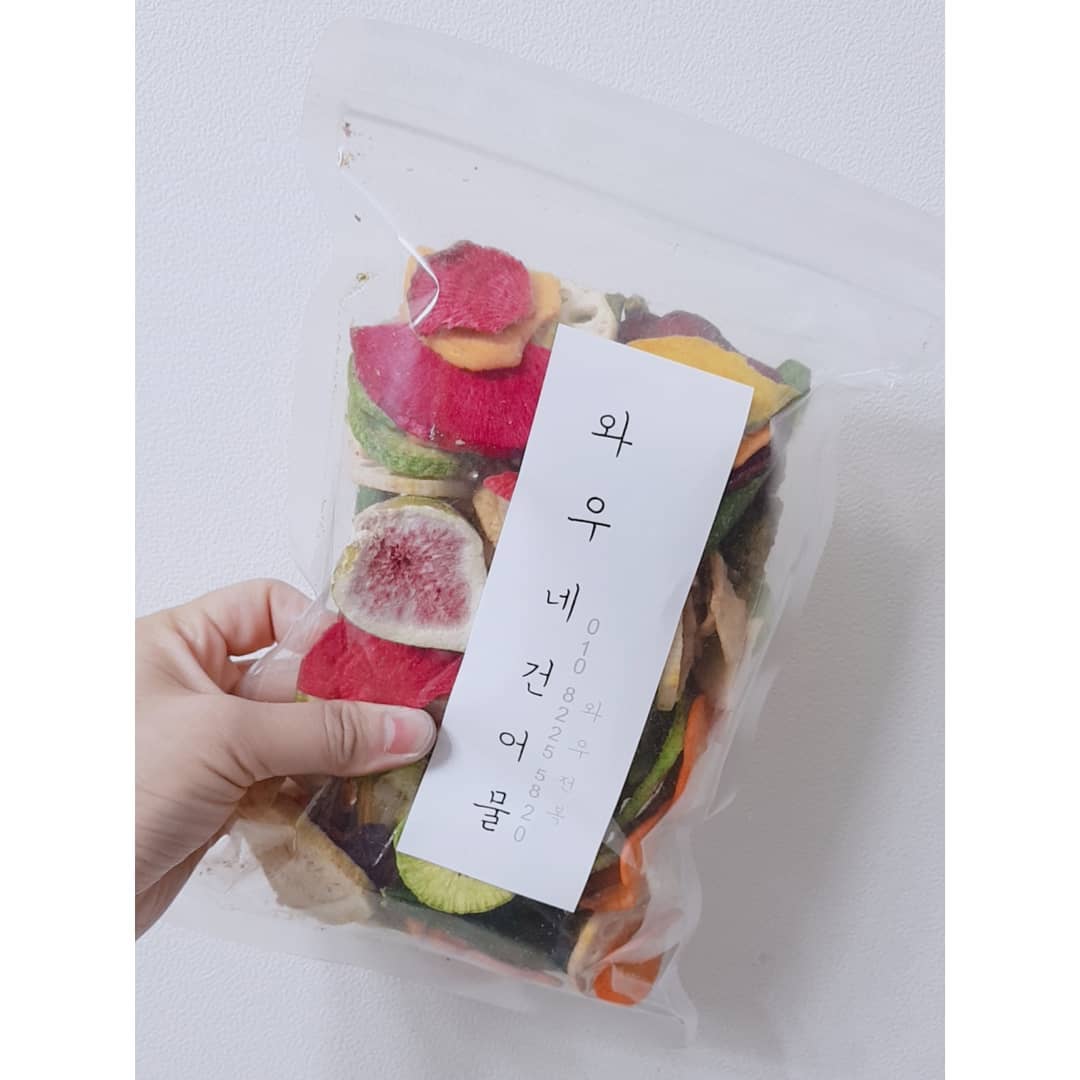 @songeun_hhh on Instagram: “와우전복 동결건조야채칩! 영하 40도이하에서 급속냉동시킨 후 진공에 가까운 압력으로 열을가해 수분을 날려서 건조시켜 영양소파괴가 적고 원재료의 형태를 유지!  또한, 식감은 살리고 영양소는 훨씬 많이되는 보존되는 방법을 사용한 저온유탕처리를 해서…”