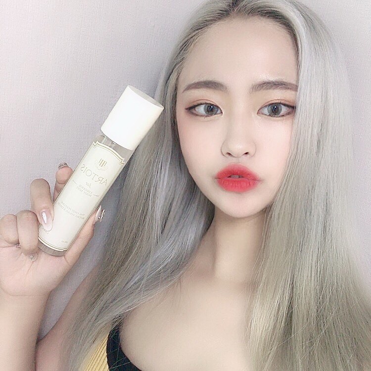 조아라 on Instagram: “입는향수라는 아르투아 바디미스트🥰 코를 찌르는 인조적인 냄새가 아닌 은은한 꽃향기가 나는 상쾌하고 자연스러운 향🌸 아라픽 : 자르(jar) 사랑스럽고 달달한 꽃향 / 스위트플로럴 . 제품이 궁금하다면 ? 👉🏻 @1004lab_official . .…”