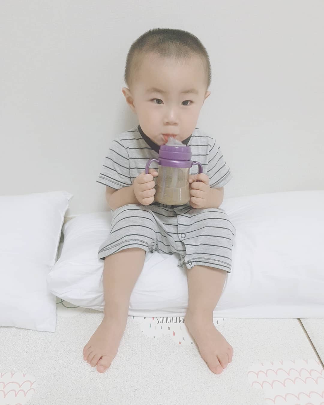 ☁ sᴜɴɴʏ, ʜᴀᴊᴜɴ ᴍᴏᴍ ☁ on Instagram: “_ ⠀ 쉬는 날은 조기 축구를 나가는 신랑!  매번 도시락 싸주기 귀찮은데 유당을 잘 소화해내지 못해서 우유만 먹으면 화장실을 가는 사람이라 뭐, 좋은게 없을까 찾아보다가 천연 원료만을 사용해 건강하고 고소한 무첨가 두유 ‘빈즈’를 접하게 됐다🤗 ⠀…”