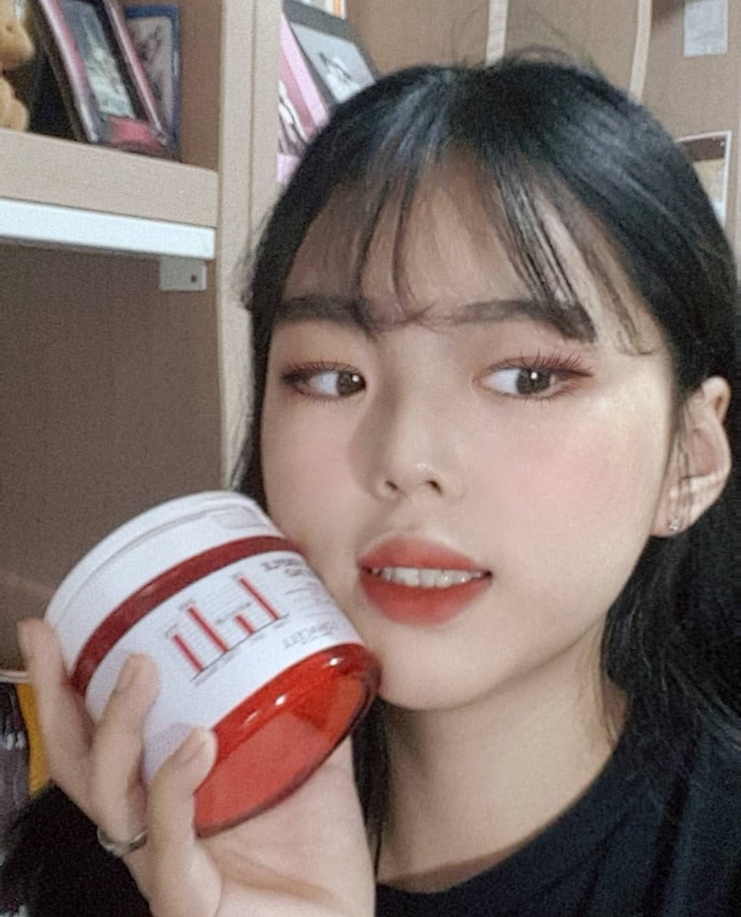 손진향(햄뽀) on Instagram: “내 피부 최애템 #로하셀쏘심플거즈패드  ㆍㆍ 직접 써보니까 피부 케어도 확실하고 세안 후에도 남아있는 피지,블랙헤드가 녹아서 묻어 나오는게 눈에 보이더라구요 그리고 피부 타입에 맞게 앞 뒤로 엠보 , 거즈 이렇게 듀얼 패드로 되있어서 부드럽게…”