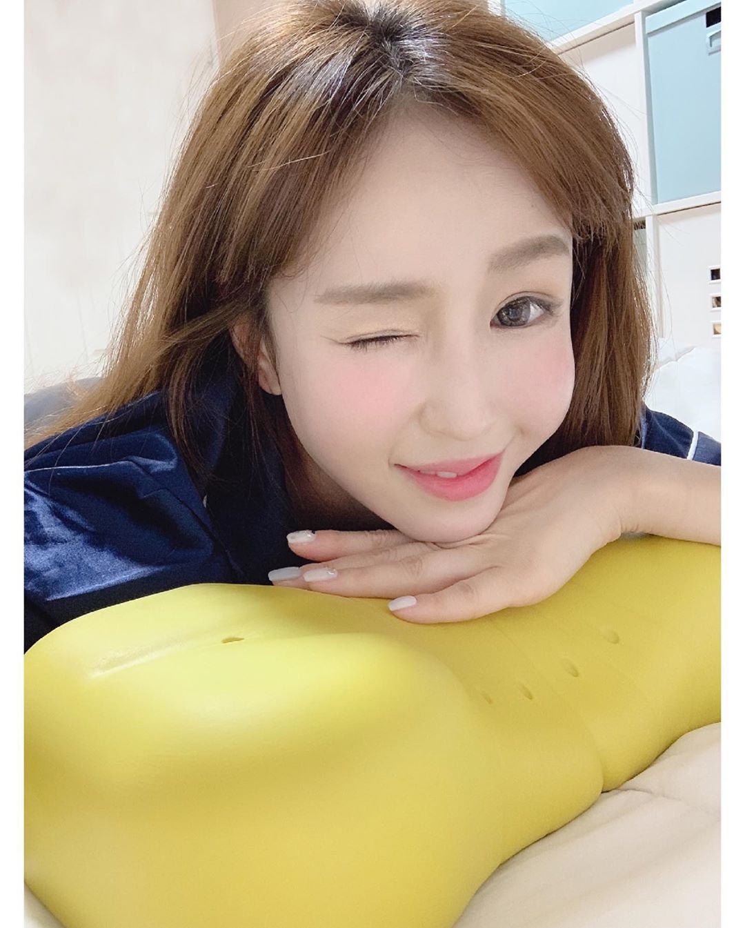 ღ 좋은건 나만알고싶지만 함께해요ღ on Instagram: “오늘은 좋은 정보 있어서 알려드릴려구 들구왔어요🍬 ⠀ ⠀⠀ ⠀⠀⠀⠀⠀ ⠀⠀ ⠀⠀⠀⠀⠀ ⠀⠀⠀⠀⠀ 원래 사람의 목은 c자형으로 되어있지만 요즘은 장시간 스마트폰 사용,  하루종일 책상에 앉아 컴퓨터 화면을 보는등 나쁜 생활습관으로 인해 🐢🐢…”