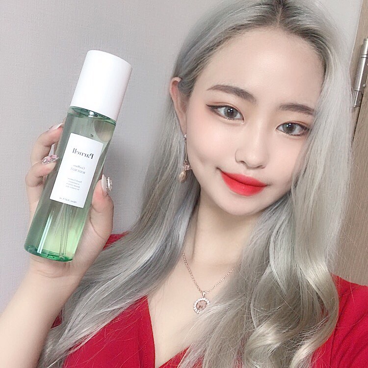 조아라 on Instagram: “❗ ️등드름/ 가드름 전용 바디 미스트 ‘파넬 시카마누 바디미스트’ ❗️ . 👉🏻천연 향균제라 불릴 정도로  효능이 좋으며 화상 환자들이 상처에 바르기도 해요 👉🏻180도 눕혀도 문제 없이 뿌려지는 펌프로 등여드름 케어 시 편리해요 . .…”