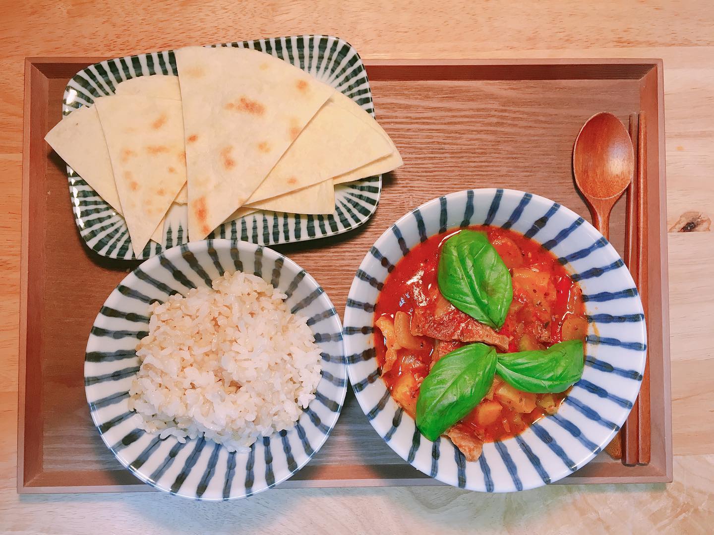 지인~~~짜 오랜만에 #자취요리그램 
냉장고 탈탈 털어서 
#토마토스튜 #🍅
마지막은 내가 키운 #바질 로 딱!