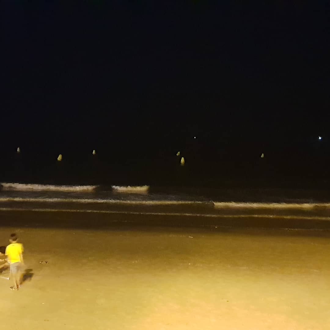 갑자기 바다가 보고 싶었다
바다에게 하고 싶은 말도 있고

잠시지만 일이 있어 많은 대화를 나누지는 
못했지만 못다한 이야기는 다음에 또 풀어보는걸로

살짝 아쉬운 것이 또 보고싶은 그리움을 주듯
오늘 살짝 아쉬움과 그리움을 남기고 
되돌아 오는 발걸음이 몹시 그립다.

#부안채석강