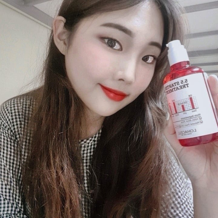 안하민 on Instagram: “로하셀 5.5 스타터 트리트먼트🌹 각질케어랑 수분충전 👍 자극적이지 않게 케어해준다 갠적으로 나는 이걸로 각질 케어하고 메이크업하면 더 잘 먹었다 피부 자극 테스트도 완료✔ 제주 산소수와 하이세라 함유로 수분 장벽 생성✔ 순한 데일리 케어를 위한…”