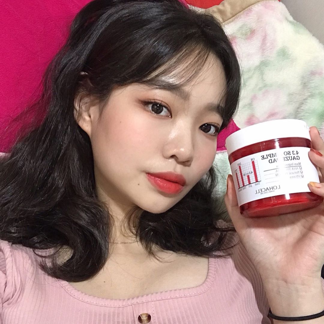 안상희 on Instagram: “🌿[쌍욕패드] 4.3 쏘 심플 거즈 패드🌿 . . .  이 제품은 여름에 가볍게 쓰기 매우 좋은 제품이고 꾸준히 사용하면서 블랙헤드나 모공이 많이 좋아지게 되었습니다. 얼굴의 여드름은 물론 등드름, 가드름 등에 매우 좋습니다 ! 또한 ph 4.3을…”