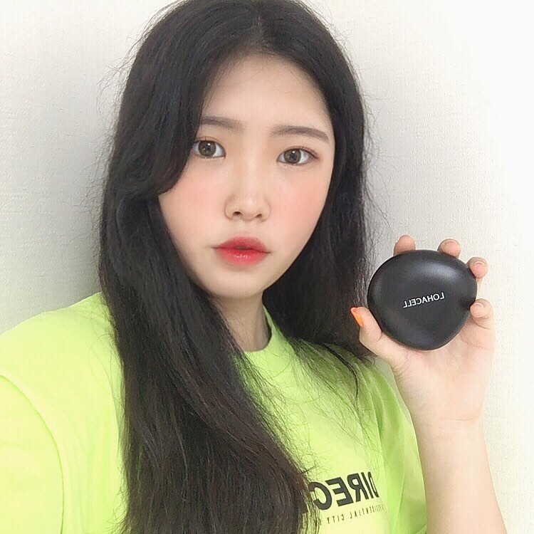 박은진 on Instagram: “🌟로하셀 리얼피팅 쿠션🌟 요즘같이 더운날에는 필수인 쿠션!!물놀이에도 걱정없는 쿠션 밀착력 갑!! 특히 퍼프모양 덕분에 좁은부위도 쉽게 커버가능,피부 진정 & 보호 기능이 뛰어난 로하셀 독자 칼라시카 포물려로 고민 피부도 안심 커버💕 . . . .…”