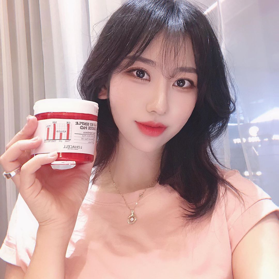 @hyeaomi on Instagram: “#로하셀쏘심플거즈패드  유분감 많은편이라 화장 잘밀리고 무너지는데 세안후에 요거써주면 피지,각질케어되서 화장 짱잘먹음🙀 패드 쓱삭한번에 피부밸런스조절이랑 보습 진정까지 한번에 💦😻저녁에도 팩이나 기능성바르기 전에 써주면 👍🏻#제품협찬 #피부관리…”