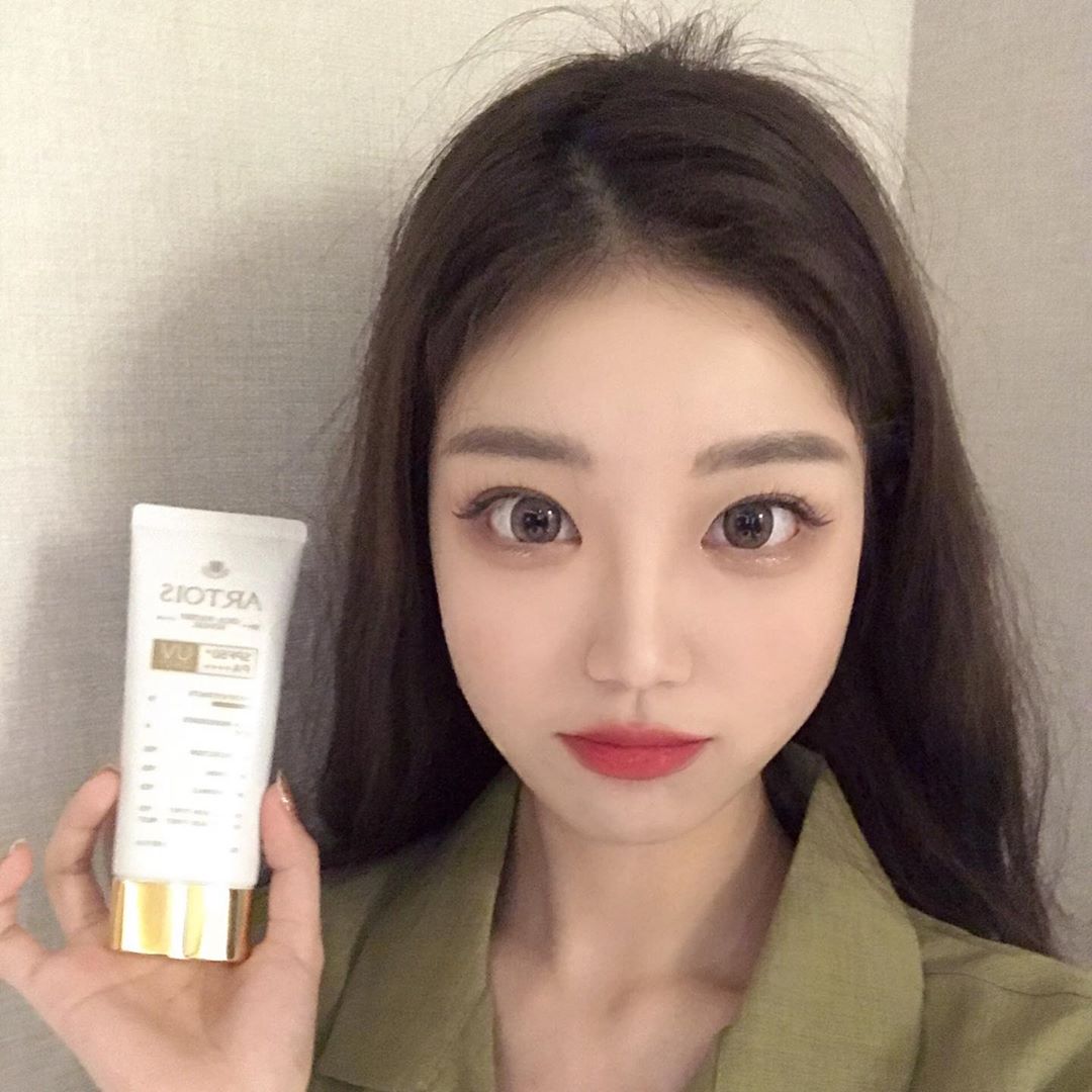 전유현 on Instagram: “베이비썬크림의 뜨거운 반응에 힘입어  착한 식물성 성분으로 출시된 성인용 #아르투아 썬크림 !  단독으로 발라도 눈시림 없이 순하고, 가볍고, 촉촉해 ⁺◟(ᵒ̴̶̷̥ ·̫ ᵒ̴̶̷̣ ) - #천사연구소 #아르투아썬젤 #아르투아썬크림 #썬크림…”