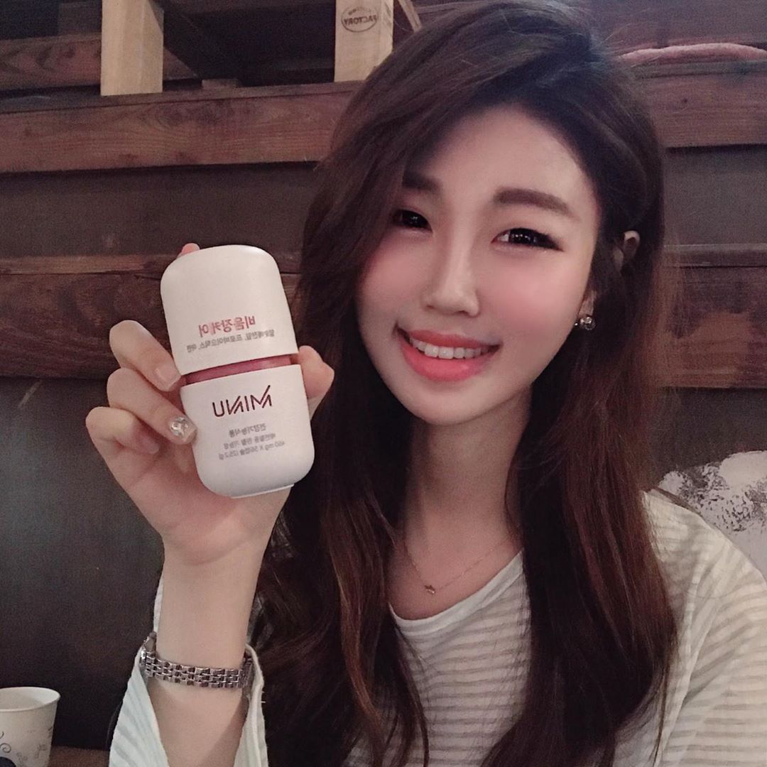 @kkotnimee on Instagram: “맨날 앉아만있구 고기랑 튀김요리는 좋아하면서 야채헤이터인 저에게 꼭 필요한게 바로 유산균이에요  보통 가루로된 형태로 많이 드시는데 저는 알약처럼 꿀떡 삼키는게편해서 #선미유산균으로 유명한 ❤️#미누프로바이오틱스 유산균❤️ #비움장케어 를 요즘…”