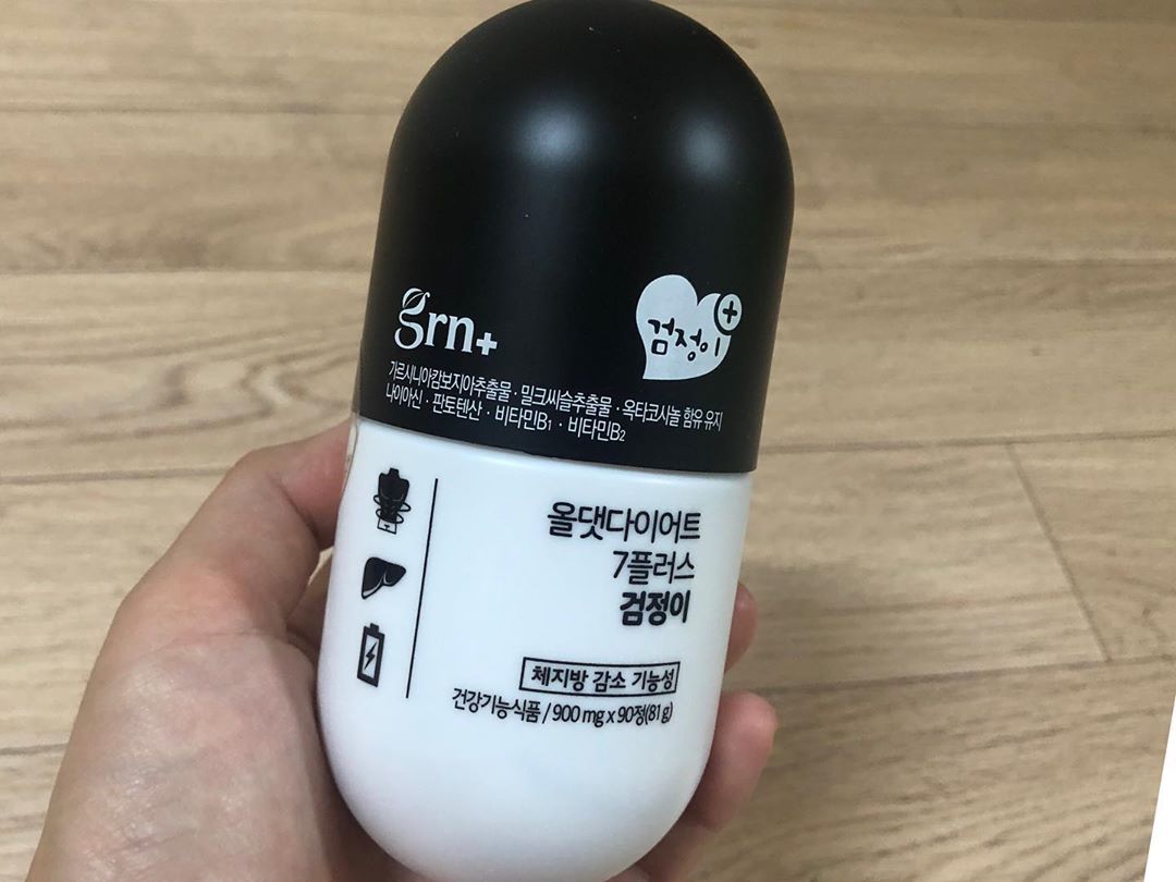둘에서 다섯 on Instagram: “#검정이  신랑 다이어트중인고 어찌알고 도움되라고 똭! 체험하게되었음  체지방감소에 도움을 주는 가르시니아  간 건강에 도움을 쥬는 밀크씨슬  지구력 증진에 좋은 옥타코사놀  비타민B군 1일 권장 섭취량 100%  간편하게 하루세정 섭취…”