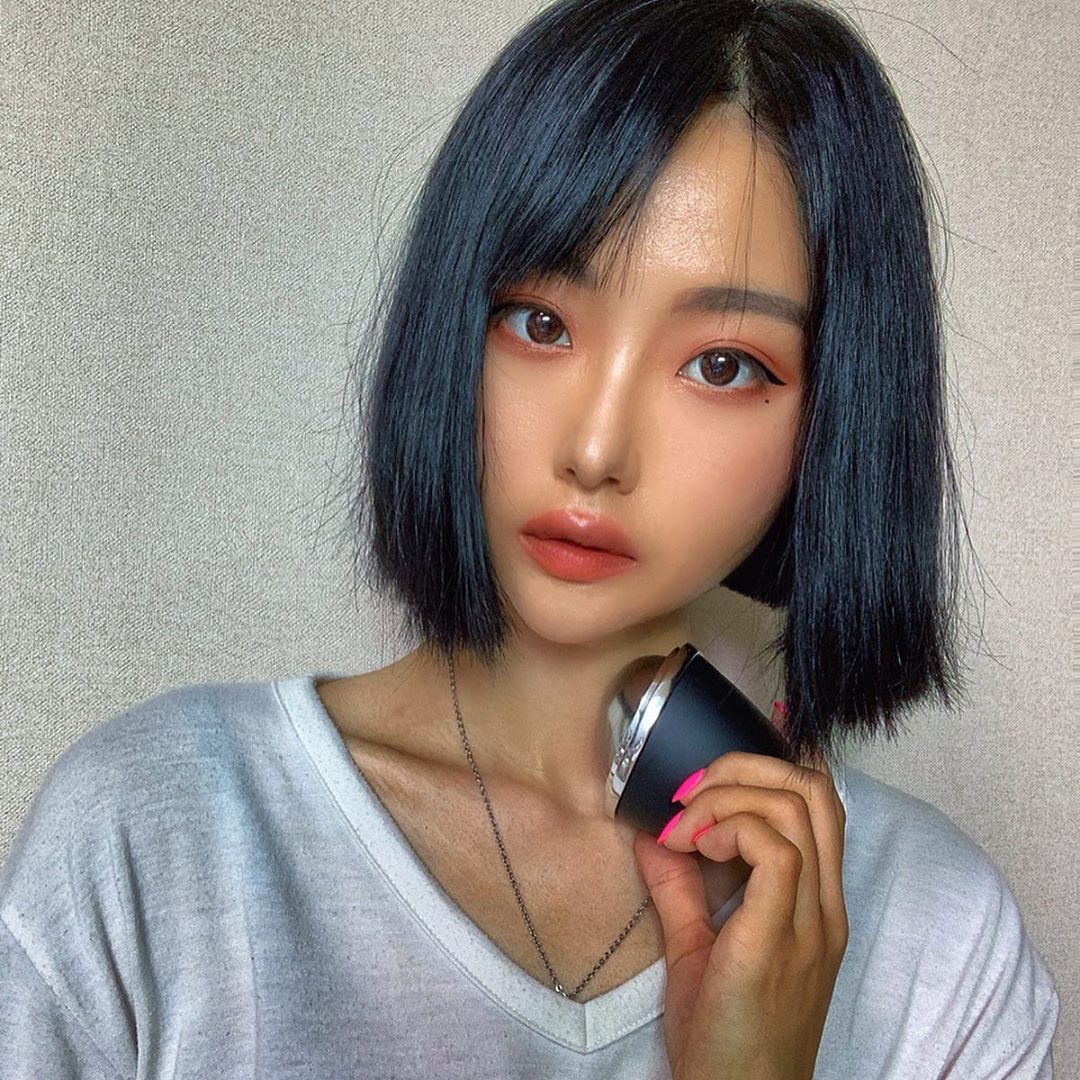 언팔관리중👀 on Instagram: “데일리 굿즈 핫볼 후기🔥 . 이 제품으로 집에서 틈틈히 마사지 해주는중! 이걸로 문질문질하면 간단하게 피로회복을 도와준다. 제품을 차겁거나 뜨겁게 사용할수 있고 개인적으로 냉장고에 넣어두었다가 아침에 화장전 붓기빼는 용도로 사용 할때 좋음 ㅎㅎ…”