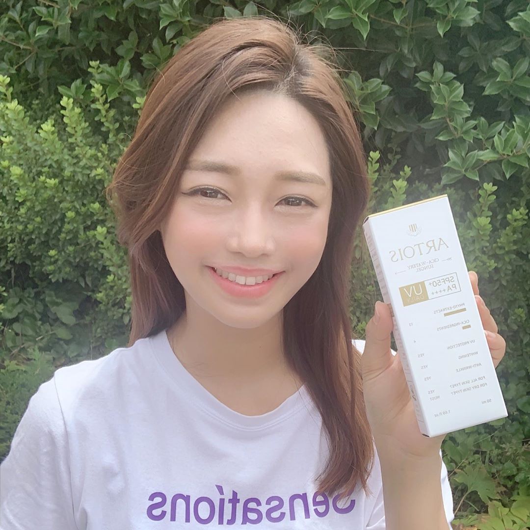 문은지 on Instagram: “. 피부과 썬크림만 쓰다가 처음 써본 아르투아 썬크림 베이비선크림의 성인버전이라 성분도 순하고 향도 짱짱 자외선 차단 + 수분 촉촉 + 백탁없이 가벼운 썬크림 강추연🥰 - #천사연구소 #아르투아 #아르투아썬젤 #아르투아썬크림 #썬크림 #썬크림추천…”