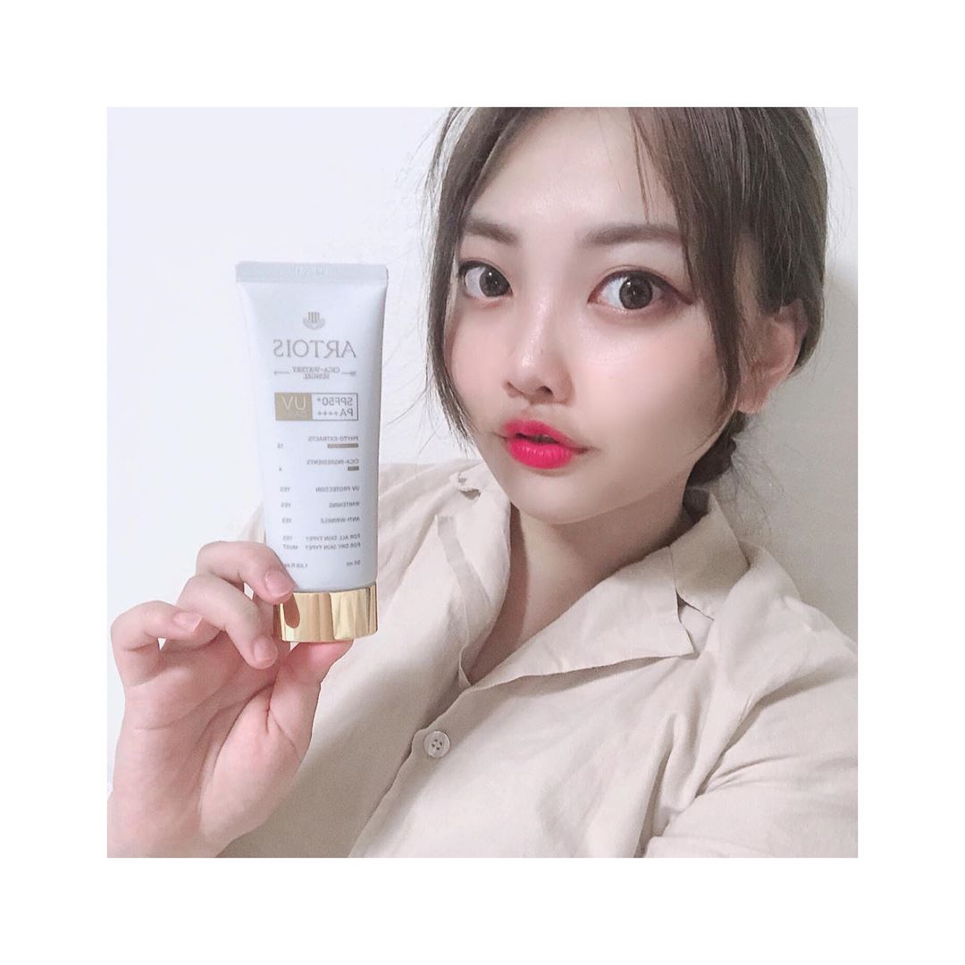 소정 on Instagram: “#아르투아 #썬크림 #썬젤 ⠀ 🌞썬크림은 평소에도 발라야하지만 여름에는 더욱 신경써야한다는거 알죠?🌞 ⠀ 천사연구소에서 베이비썬크림이 맘들한테 인기 폭발이라 성인을 대상으로 출시한 썬케어 제품 여지껏 천사연구소 제품 중 제일 고급스러운 패키지가…”