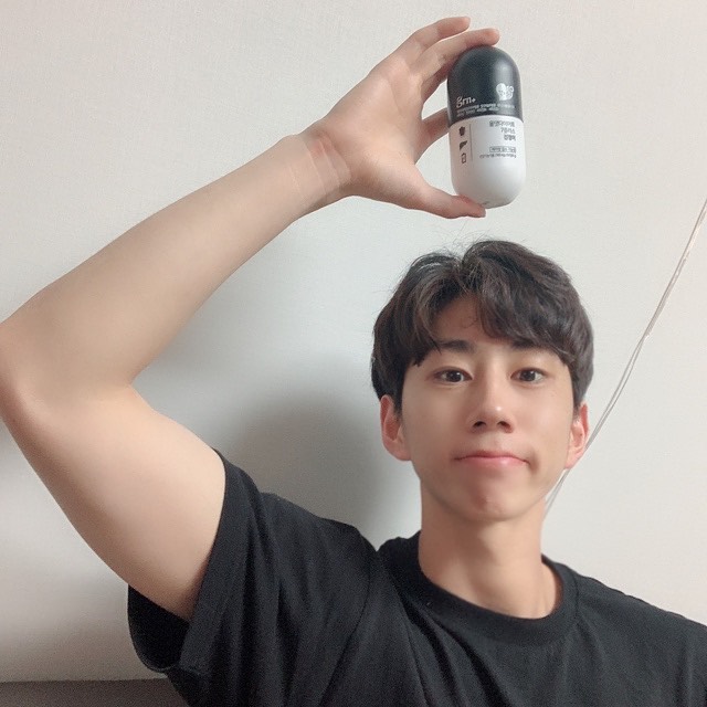 김동민 on Instagram: “#지알엔
.
오호 지알엔 먹어서 덜 피곤한건가?
이거 먹고 간이 좀 괜찮아져서인지 피부좀 괜찮아 졌네☺️
남자들 지알엔 먹고 몸관리 하자🔥”