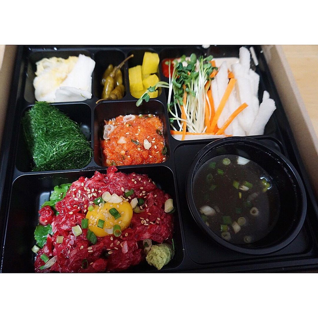 두유언니 on Instagram: “#명란한육회 #육회맛집 #배민 드디어 #육회 #육회배달 #짱맛 ❤️ 쬴깃쬴깃 사르르르 소스와 명란젓의 조화  알찬 구성 간만에 마음에 든 #배달음식  육회는 사랑입니다😭✨🙏 #이집잘하네 #추천추천 ‼️ #ad #리뷰쉐어 #역삼육회 #논현육회…”