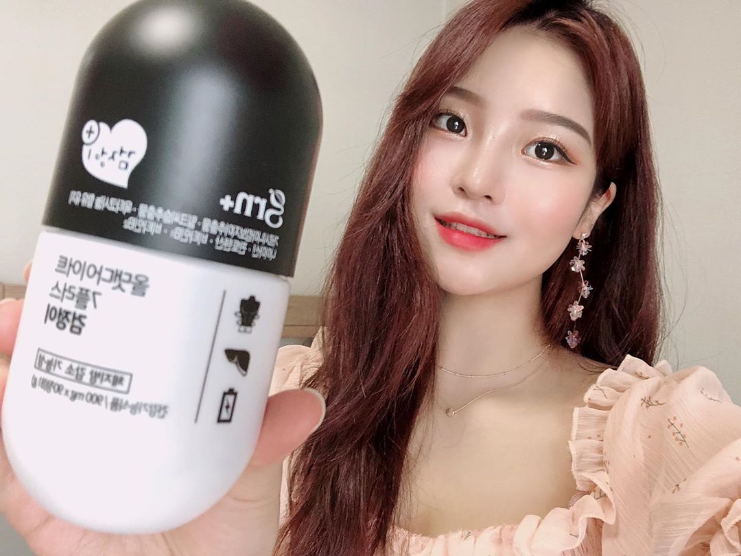 추민지 on Instagram: “남자친구 선물로 딱 좋은 검정이💕 요즘 운동하는 오빠한테 먹어보라고 했더니 몸이 가벼워진 느낌이 든다구 잘 챙겨먹는다ㅋㅋㅋㅋㅋㅋ 체지방 감소에도 효과있고 간기능, 지구력까지 향상시켜줌! . . . . #grn #지알엔 #grn다이어트 #grn검정이…”