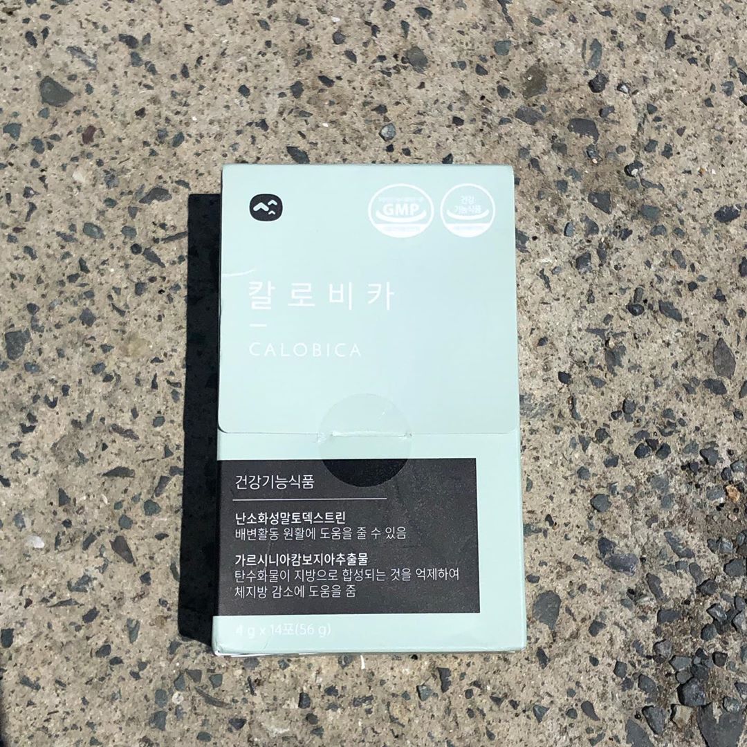사람 on Instagram: “칼로비카 다이어트커피 
뭐요즘 여름이니까 다이어트가 필요하지  그래서 이왕이면 커피도 다이어트 되는 커피로 마시는것도 나쁘지는 않아 그냥 맛은 일반 커피 카누 님과 맛이 비슷해”