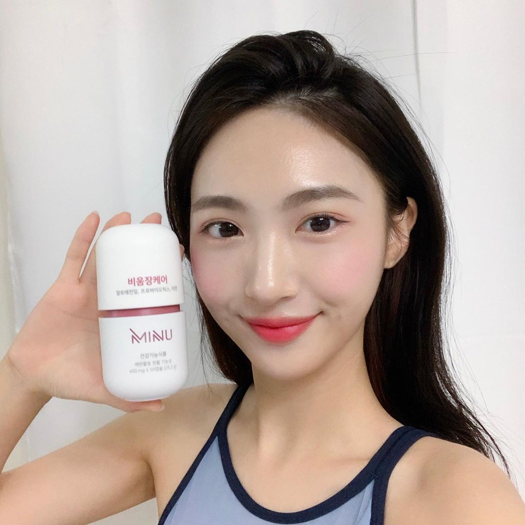 오늘은홈케어하란날이야🧚🏻‍♀️ on Instagram: “Haran’s pick‼️ 오늘은 요새 제가 눈뜨면 챙겨먹고 과식하면 꼬박꼬박 챙겨먹는 #미누비움장케어 추천해보려구요! #MINU 비움장케어는 알로에전잎과 #프로바이오틱스 아연이 캡슐에 다들어 있어서 1회2정 하루 두번 챙겨먹으면, 유익균을 늘리고…”