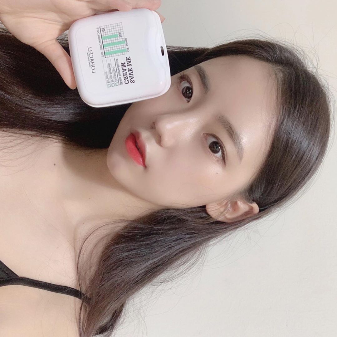 조아연 on Instagram: “완죠니 촉촉하게 ✔️미세먼지 블루라이트 유해성분 3중 필터링 ✔️ 되는 크림ᕦ(ò_óˇ)ᕤ .
.
.
.
.#로하셀 #로하셀세이브미 #로하셀세이브미크림 #로하셀크림 #미세먼지차단 #미세먼지 #크림추천 #수크랄페이트”