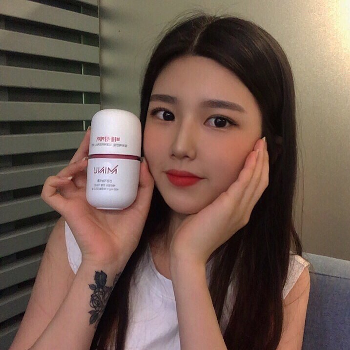 김민서 on Instagram: “✨미누 비움장케어✨ 요즘따라 몸이 무겁고 쾌변을 하지 못하는거같아서 이틀째 가지고 다니면서 하루에 두번 두알씩 먹고있는데 효과가 장난아닙니당..👍 잔변감 1도 없고 쾌변한답니다 :)😆 알로에전잎, 프로바이오틱스, 아연 등이 원료로 만들어져서 배변활동…”
