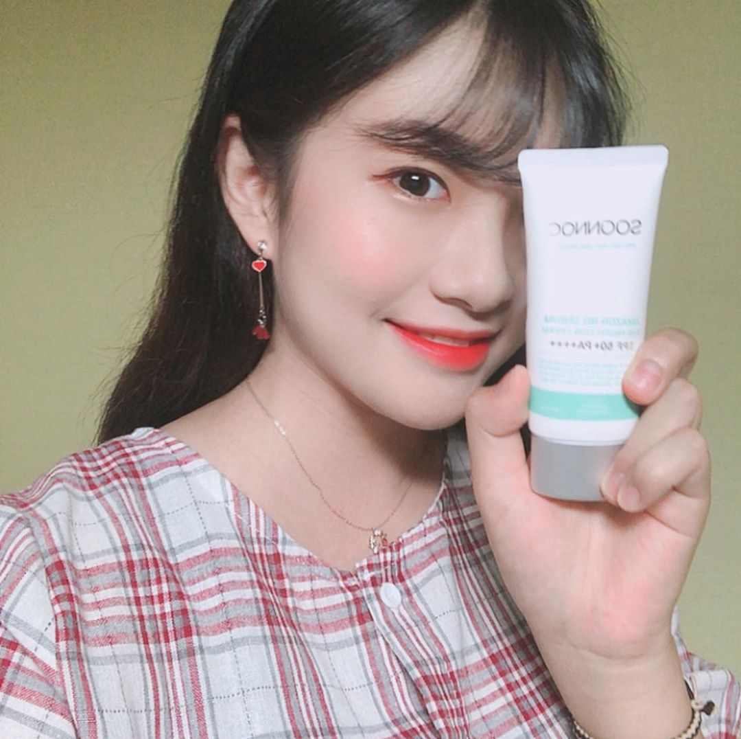 신애 on Instagram: “오늘따라 유분게 없이 뽀송뽀송하게 화장이 되서 너무 기분이 좋아ㅠㅠㅠ이게 다 ' #아마존선크림 ' 덕분!! 지금 7시간째 인데도 유분기 없고 뽀송뽀송해유 다들 이거 겟하세유❤️ #soonnoc #순녹 #노세범 #아마존선크림 #뽀송뽀송 #순한썬크림…”